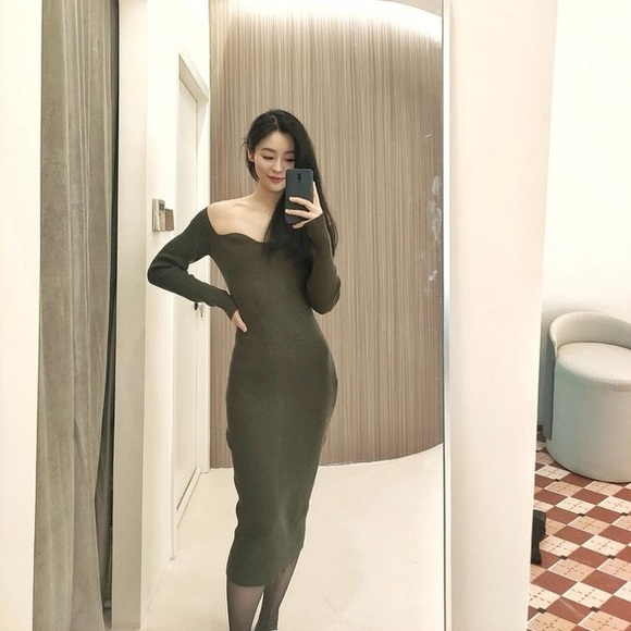 Women’s Knitted Dress - Picture 1 of 1